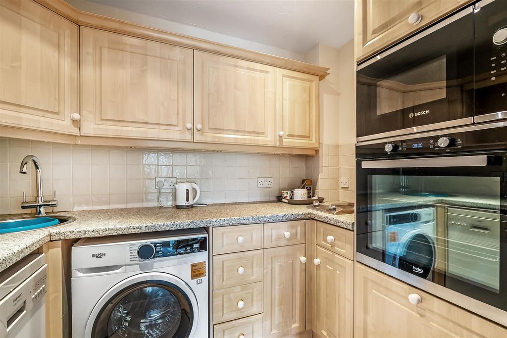 Property photo 3 of 12 14-Holly-Court-20.Jpg