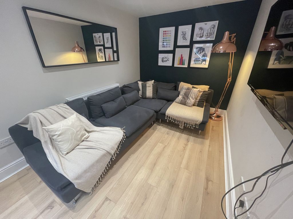 Property photo 2 of 8 6 Markden Mews(6)