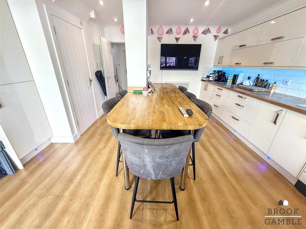 Property photo 3 of 33 01323 438506