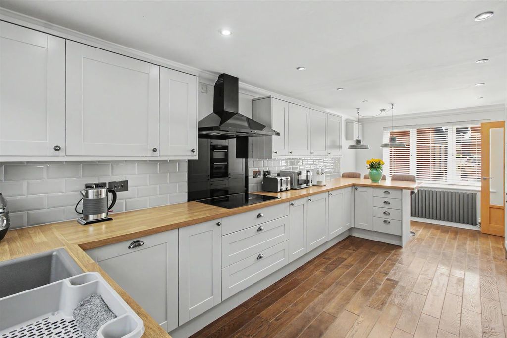 Property photo 2 of 33 Kitchen/Diner