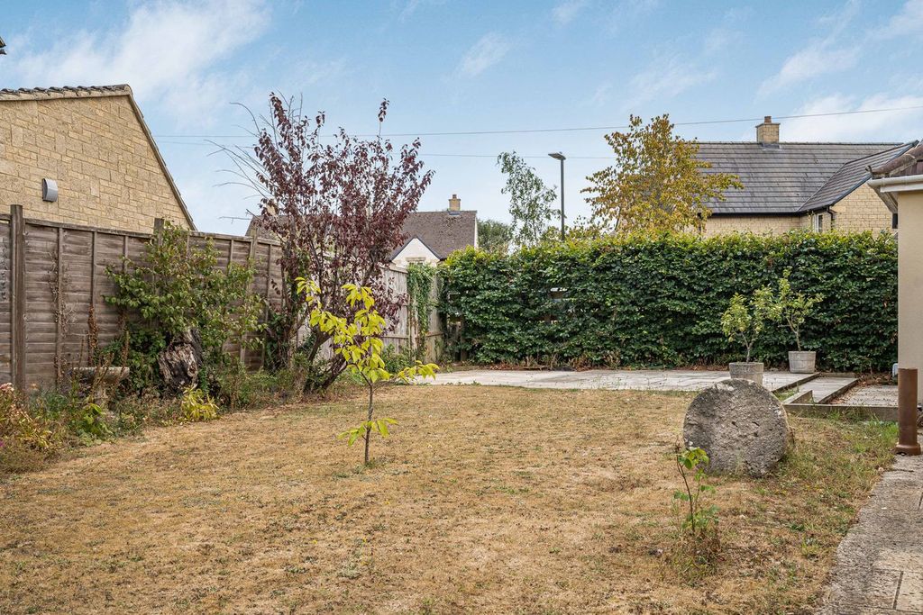 Property photo 2 of 27