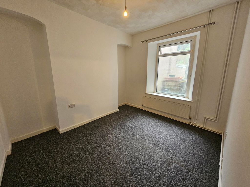 Property photo 3 of 10 Dining Room