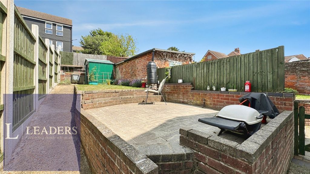 Property photo 3 of 12 Garden