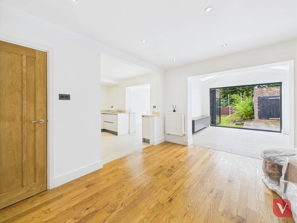 Property photo 3 of 40