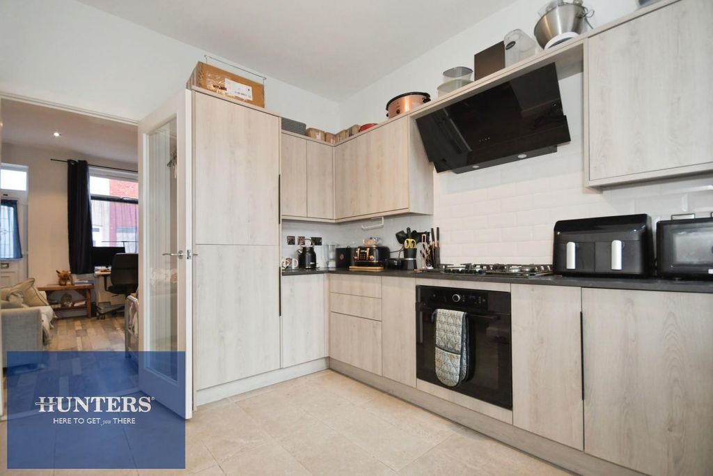 Property photo 1 of 13 Kitchen 03.Jpg