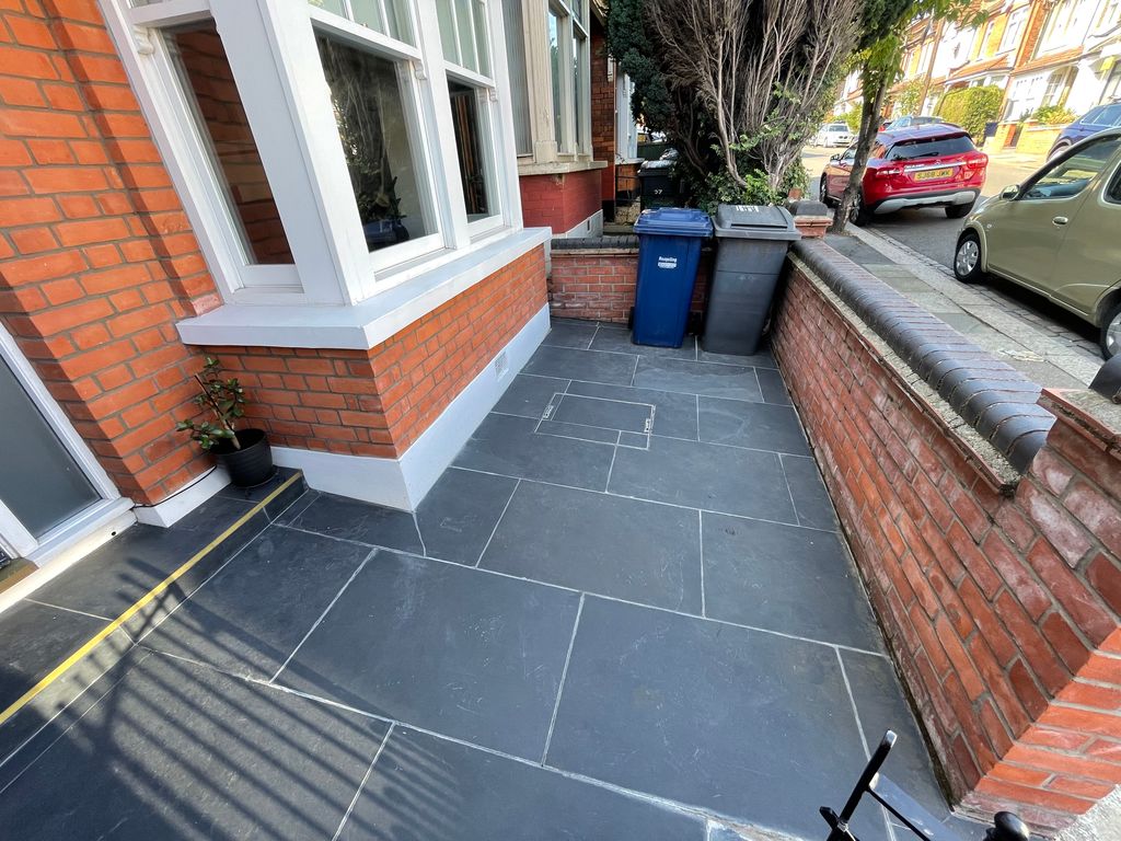 Property photo 2 of 32