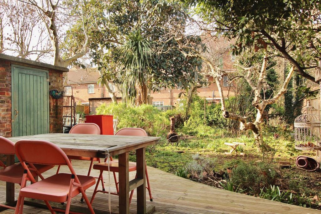 Property photo 2 of 25 Macauley House, N16