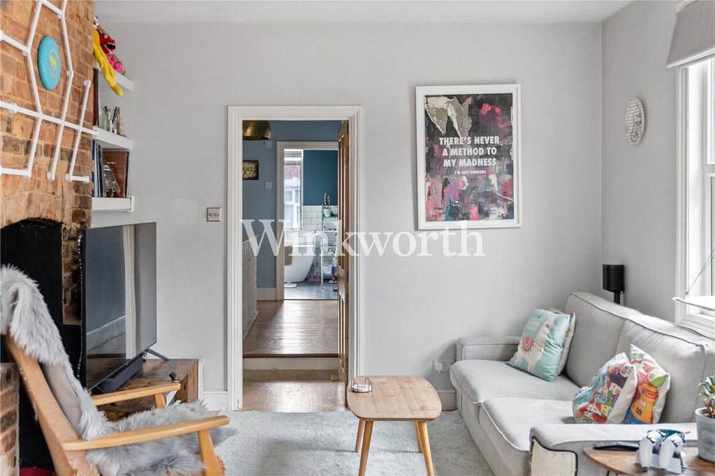 Property photo 3 of 22 Picture No. 01