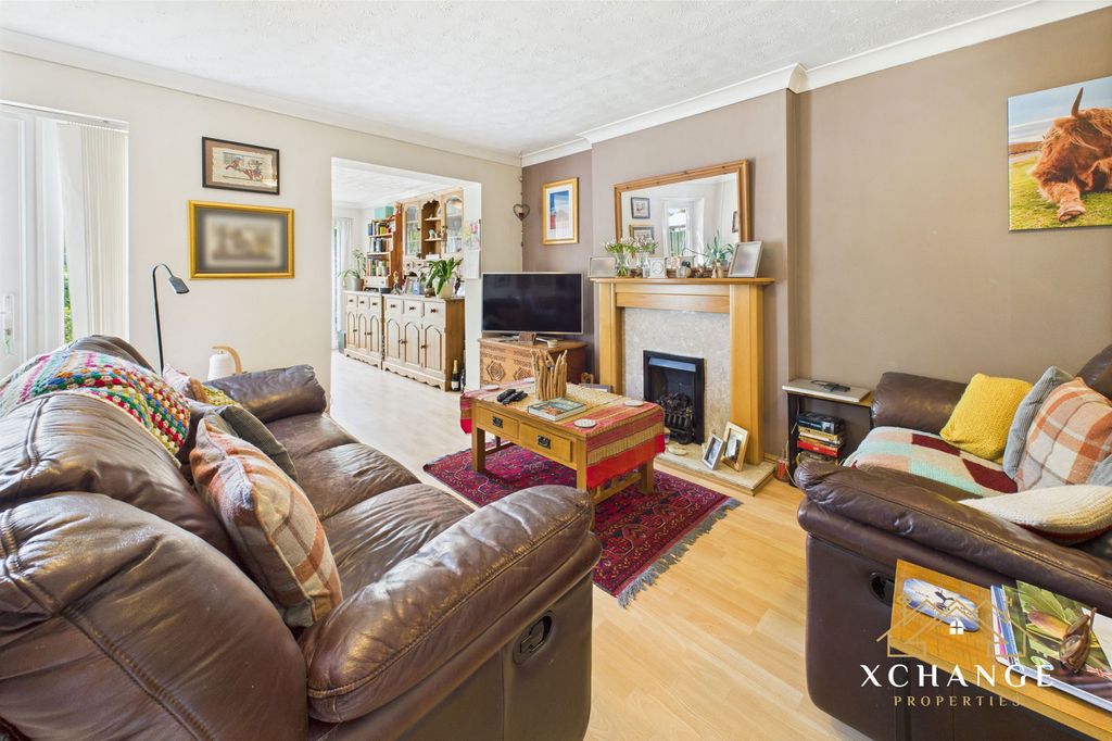 Property photo 2 of 32