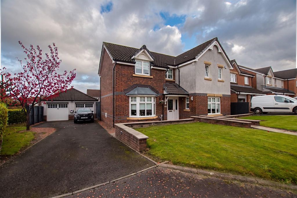 Property photo 1 of 17 External