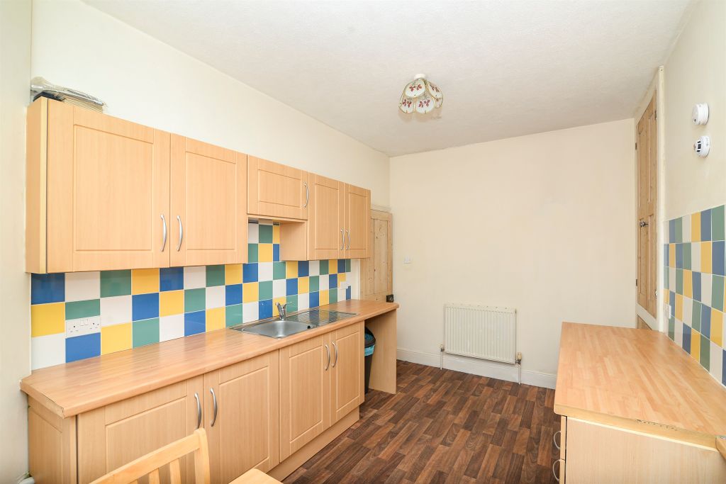 Property photo 3 of 10 Kitchen