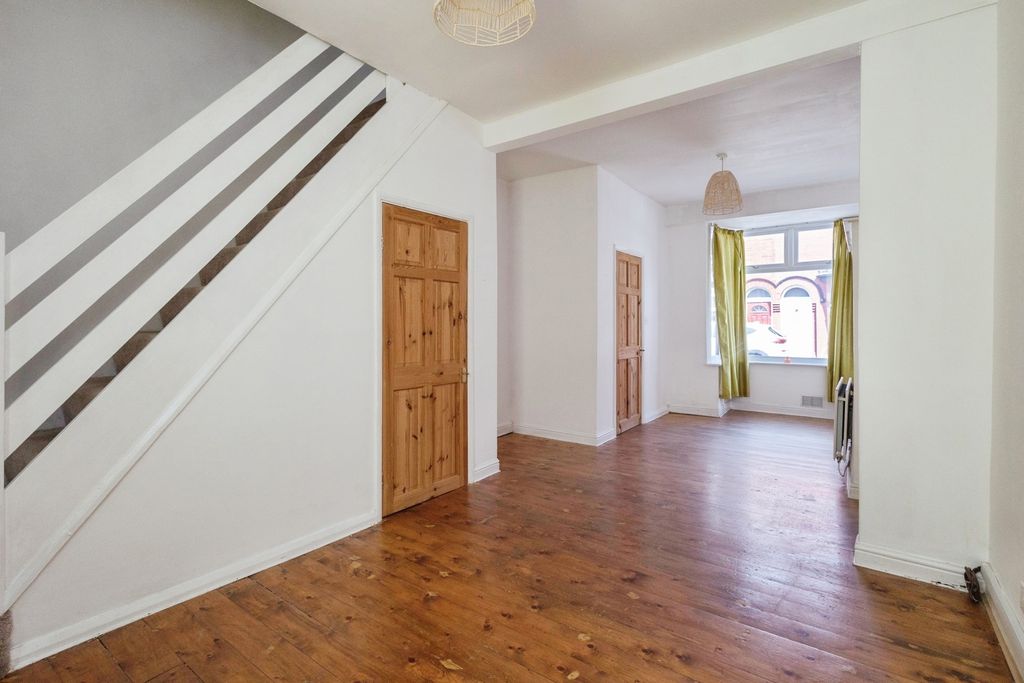 Property photo 3 of 22 Pbox-Img.Jpg