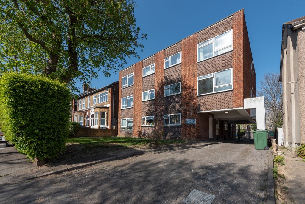 Property photo 1 of 15 4138841