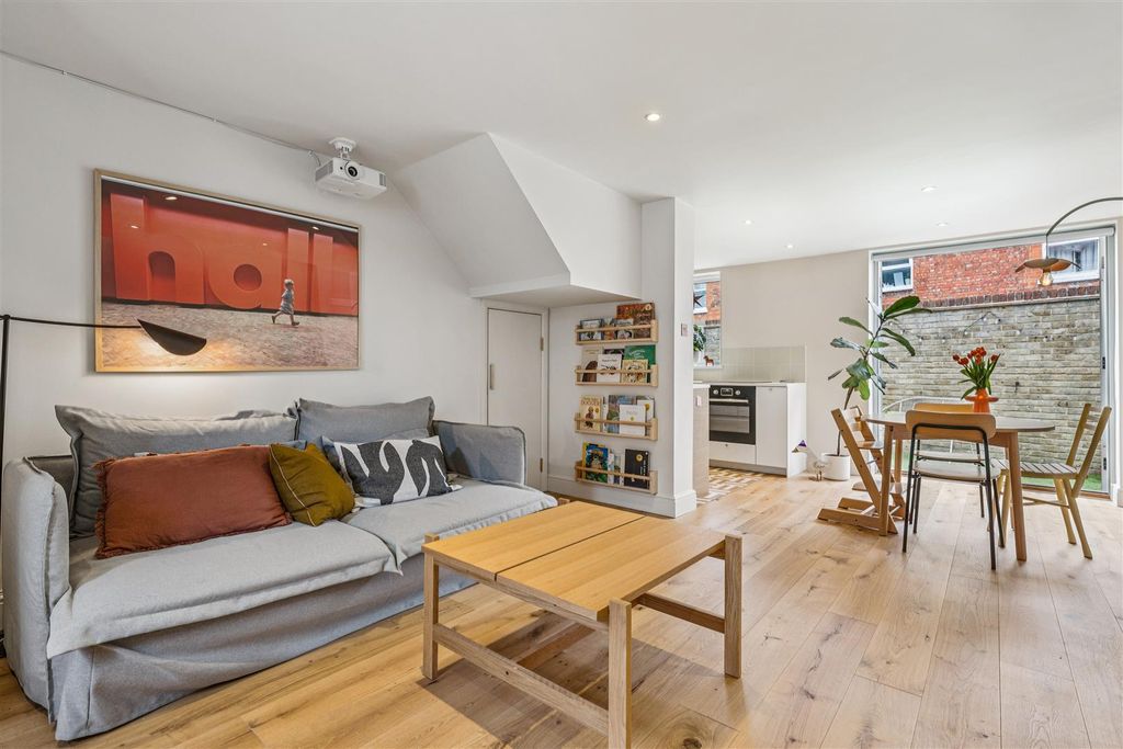 Property photo 2 of 12 For Sale - Graham Road, W4