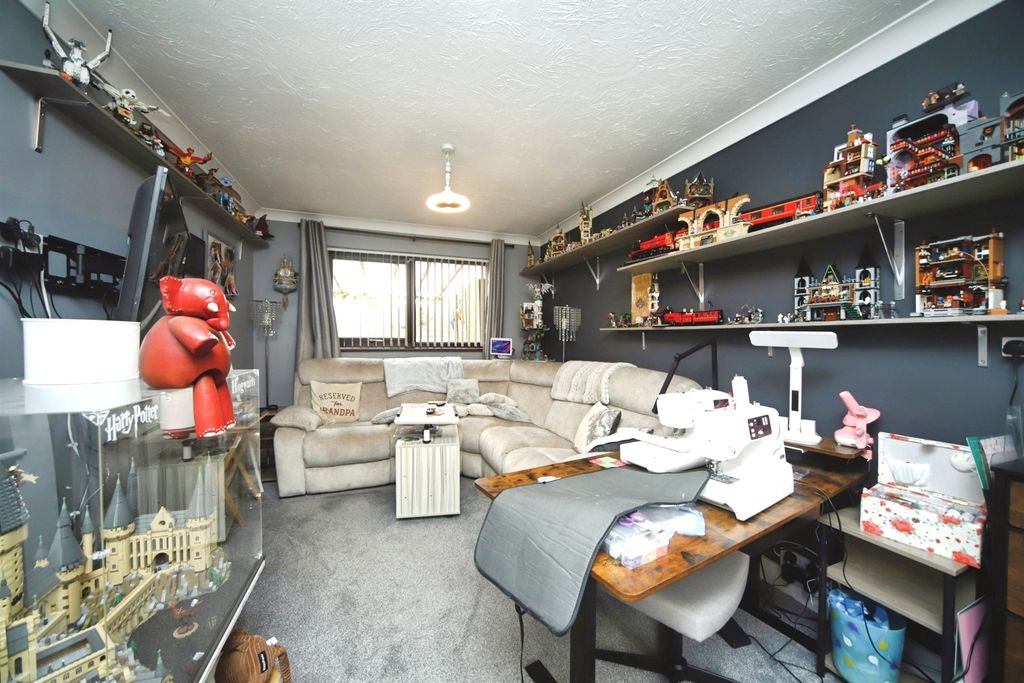 Property photo 3 of 23