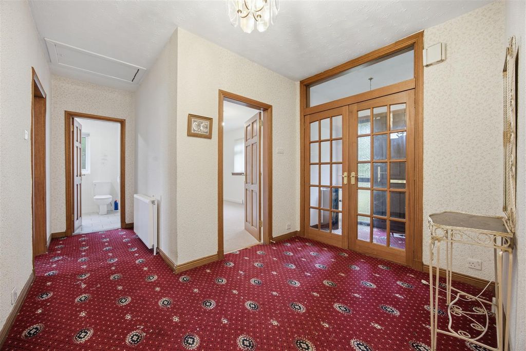 Property photo 3 of 24 08-11_Glasgow_Rd_Kilsyth_008.Jpg