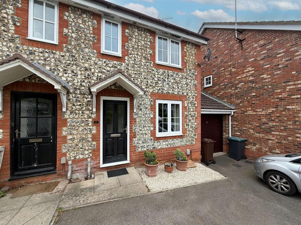 Property photo 1 of 14 External