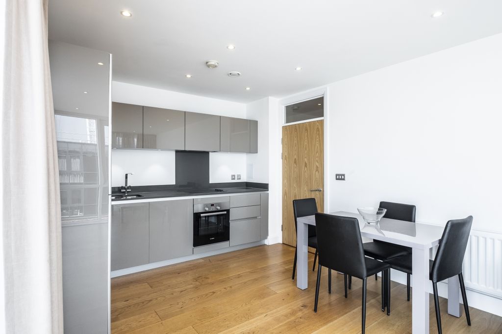 Property photo 2 of 13 902-Grenfell-Court-9