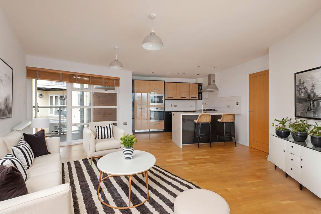 Property photo 3 of 11 Open Plan