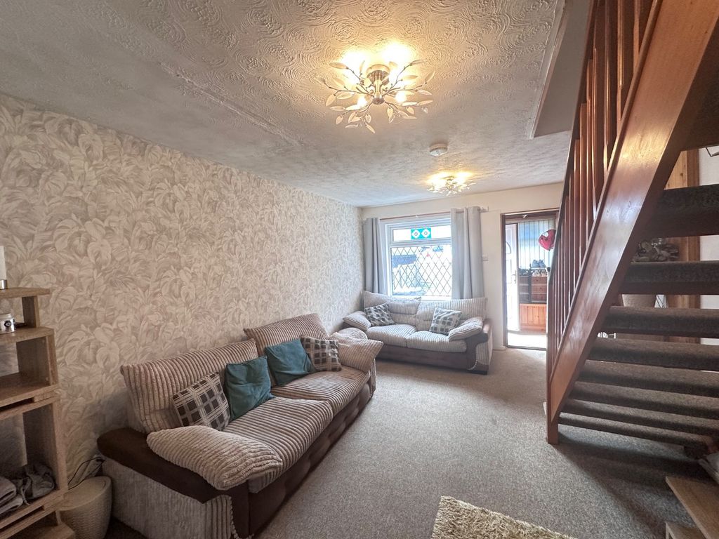 Property photo 3 of 8 4367892