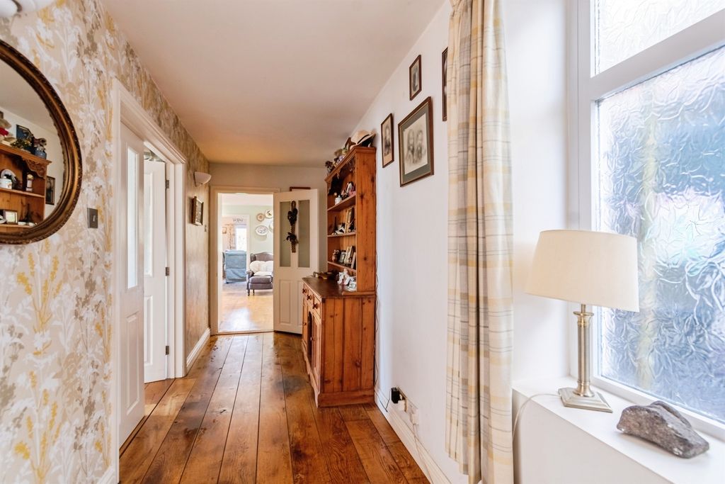 Property photo 3 of 33