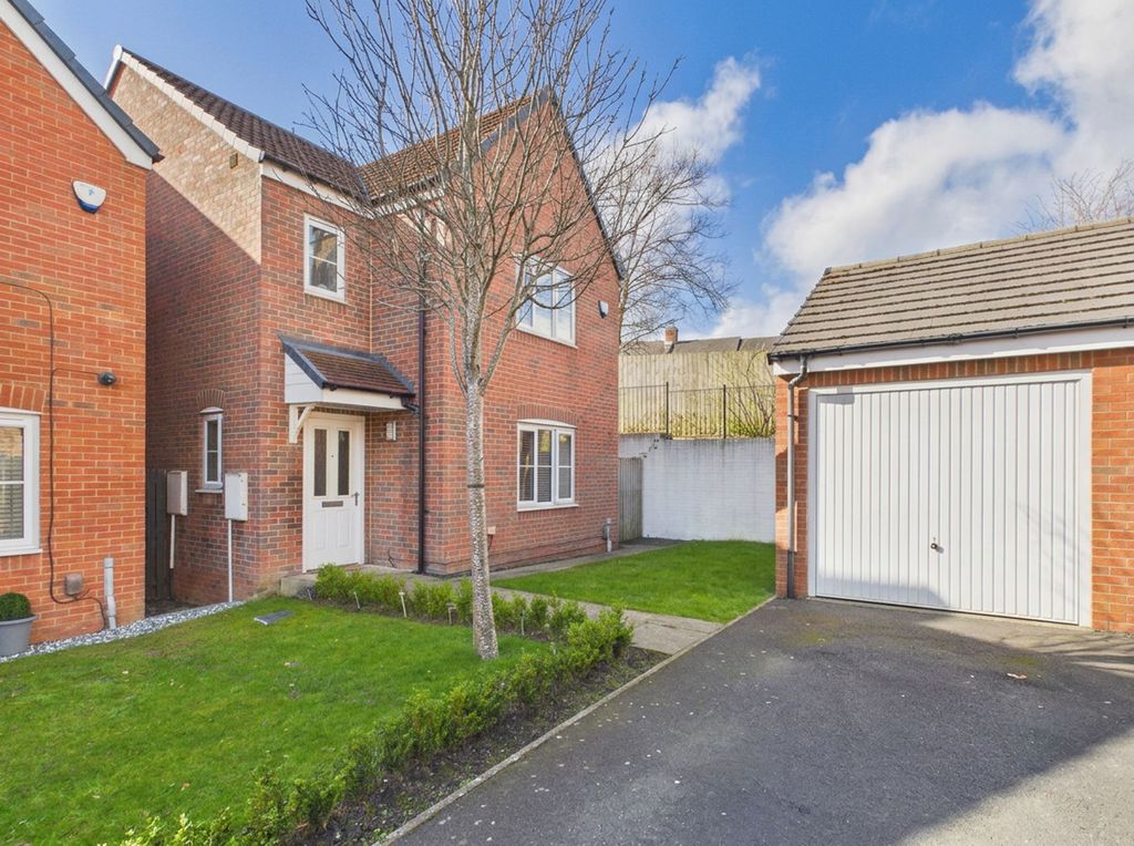 Property photo 1 of 11 External