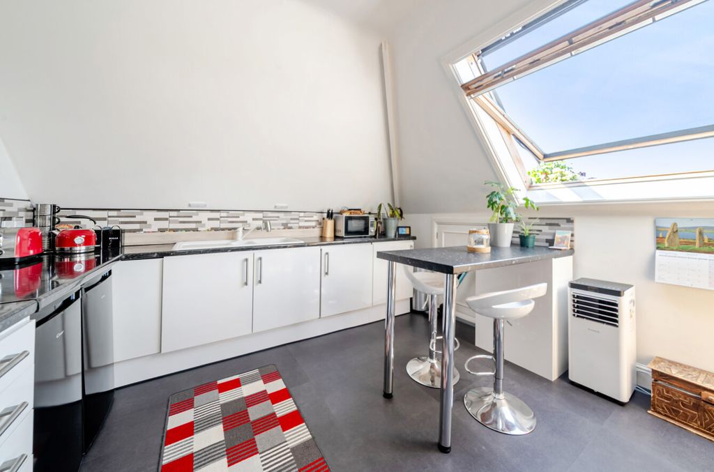 Property photo 3 of 14 1335855-13-6899E8...