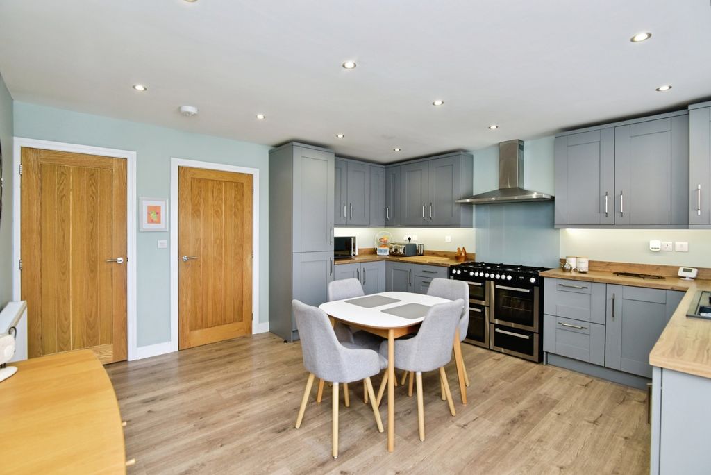 Property photo 2 of 22 Pbox-Img.Jpg
