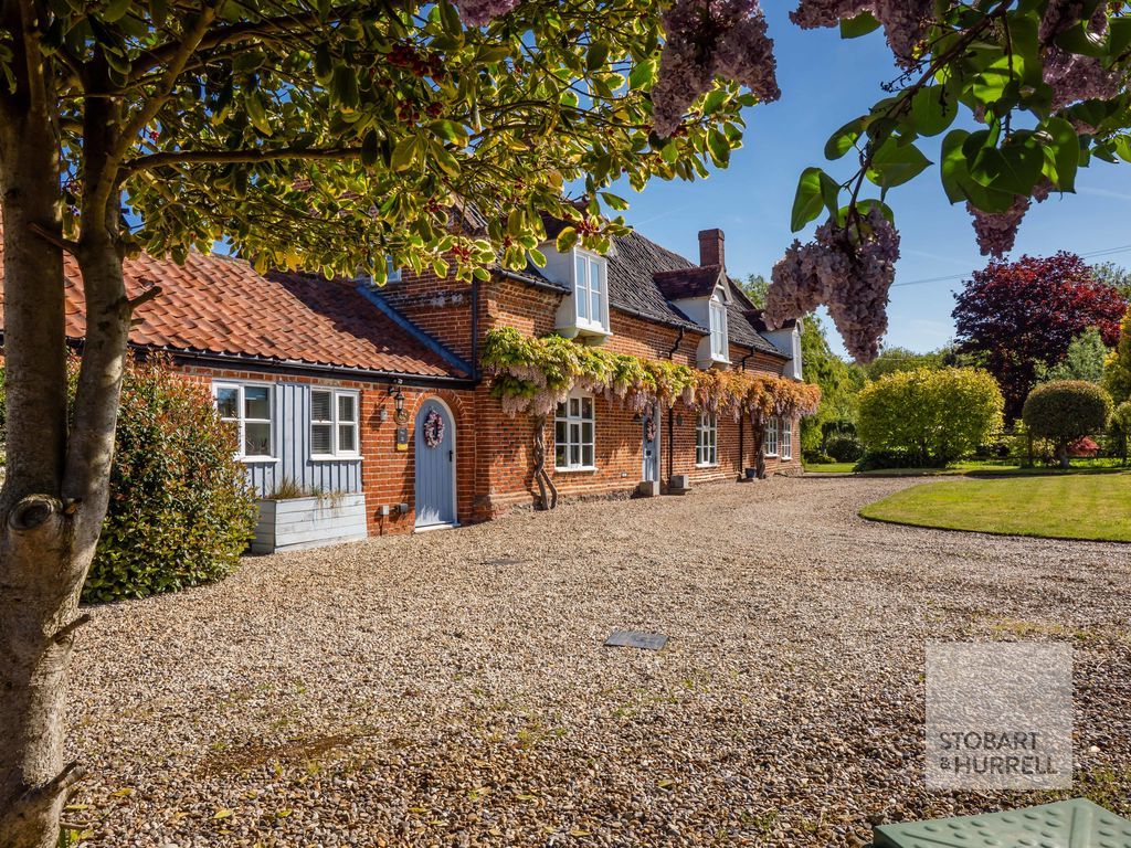 Property photo 2 of 61 Picture Perfect