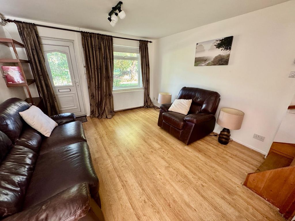 Property photo 2 of 11 Lounge