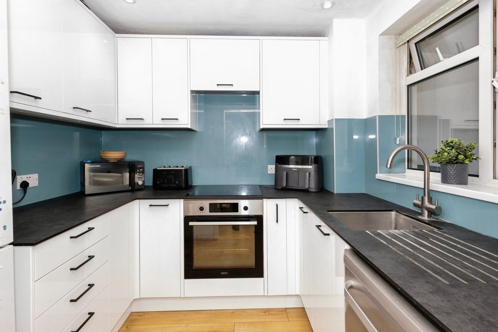 Property photo 3 of 21 Pbox-Img.Jpg