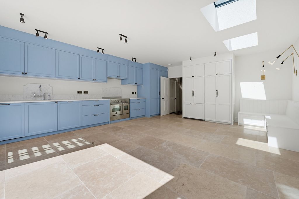 Property photo 1 of 22 Kitchen