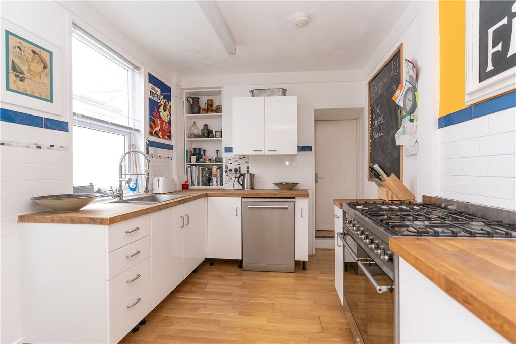 Property photo 2 of 17 Picture No. 30