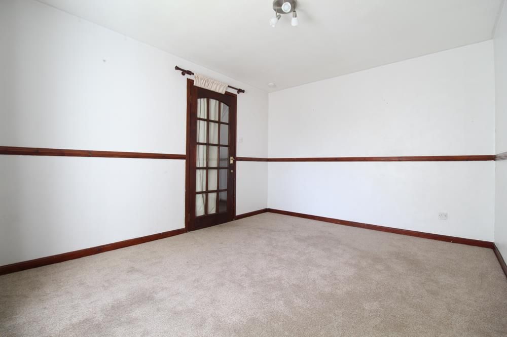 Property photo 3 of 10 Lounge Alt