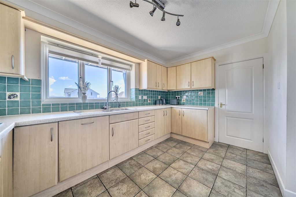 Property photo 2 of 21 Kitchen