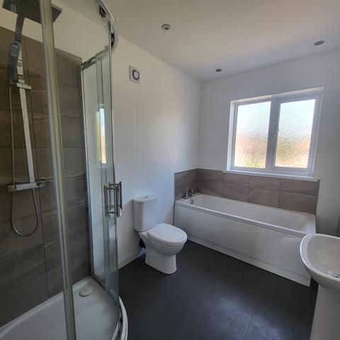 Property photo 2 of 10 12 Dartford Bathroom.Jpg