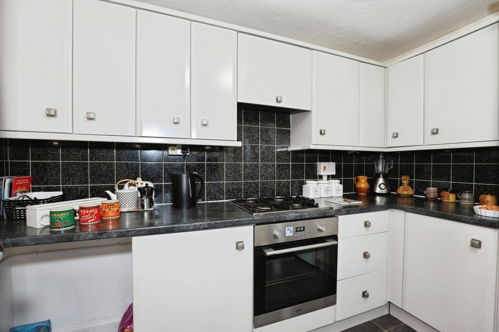 Property photo 3 of 17 Photo