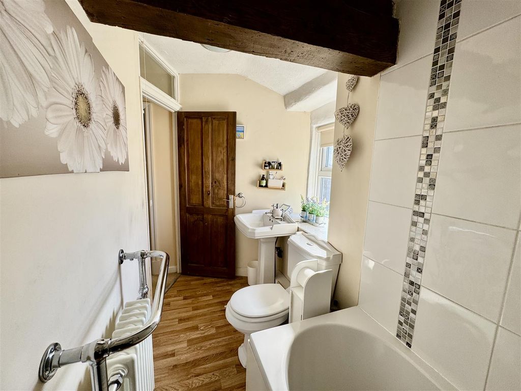 Property photo 1 of 12 Bathroom