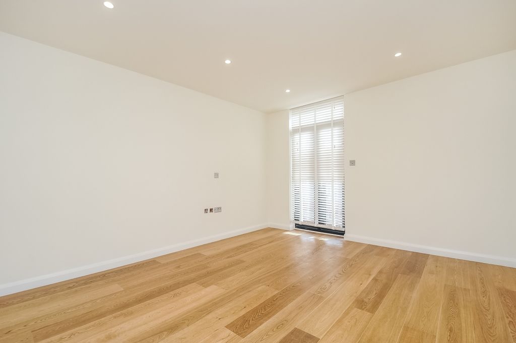 Property photo 2 of 5 116 London Road (2)