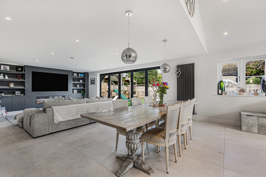 Property photo 3 of 29