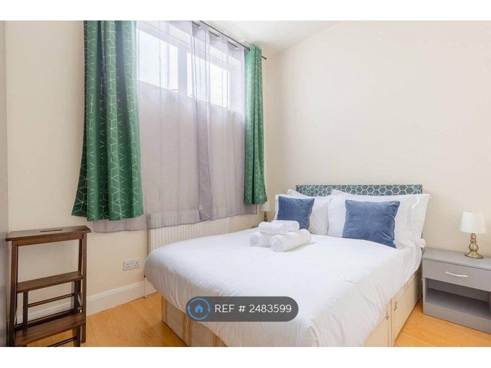 Property photo 3 of 7 Queen Size Double Bed