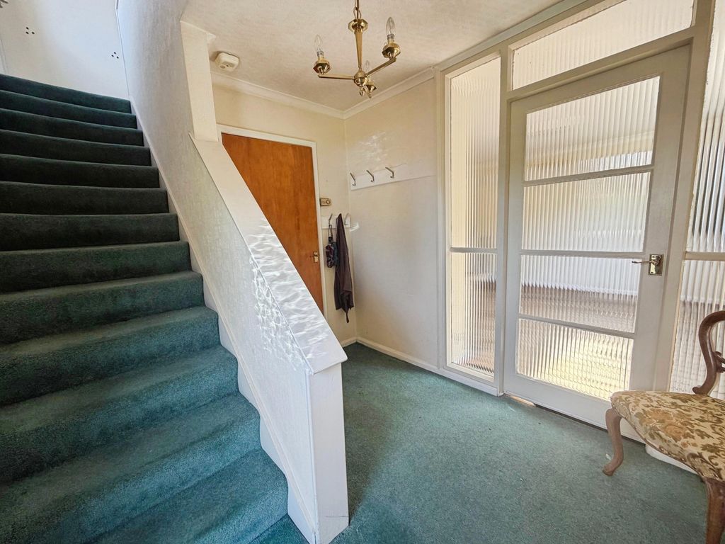 Property photo 2 of 18 Hallway