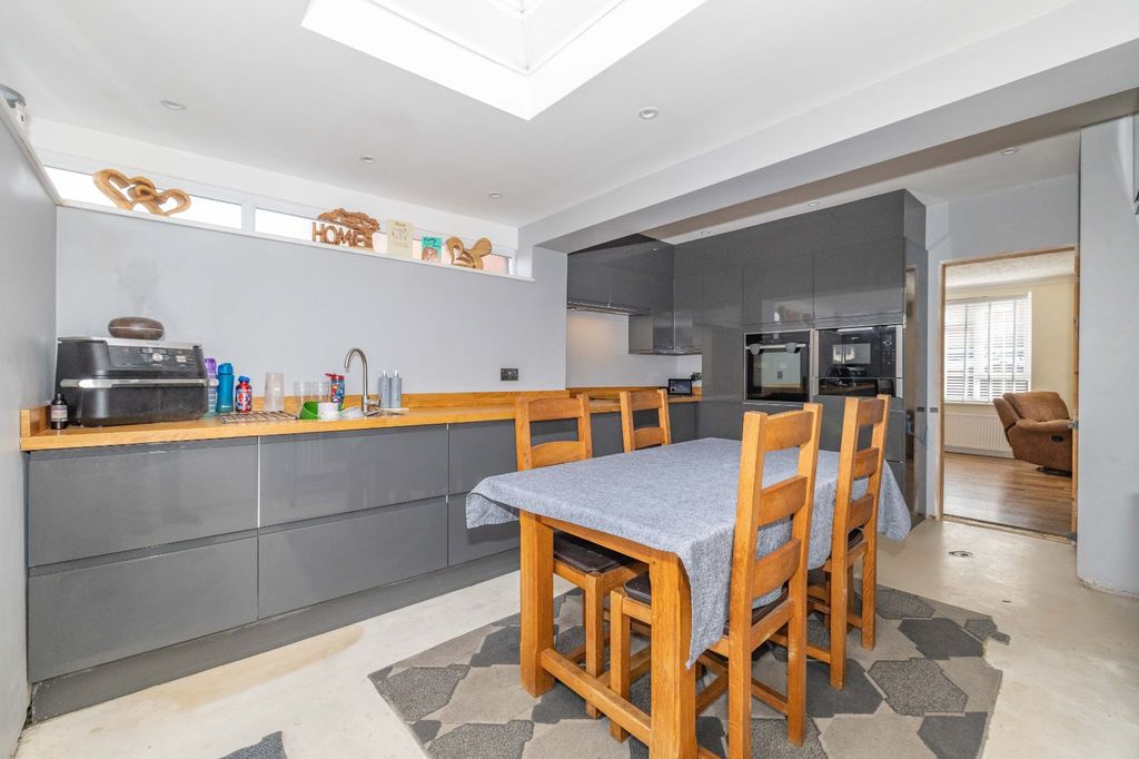 Property photo 2 of 12 Picture 2