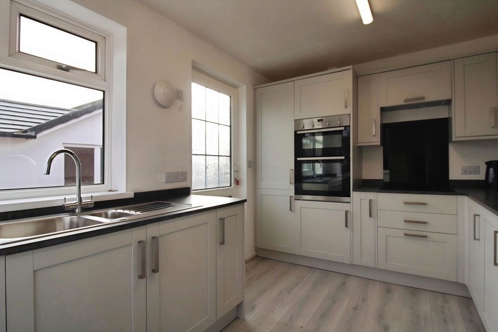 Property photo 3 of 6 Pbox-Img.Jpg