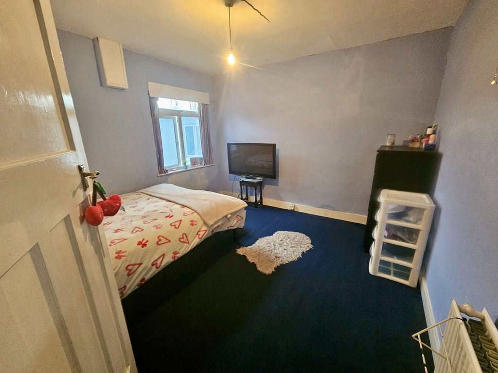 Property photo 2 of 12 Photo 4