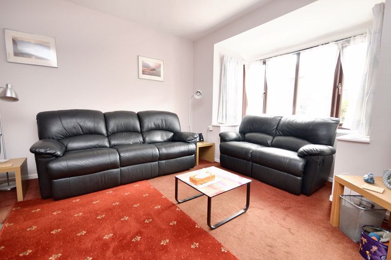 Property photo 3 of 13 Lounge