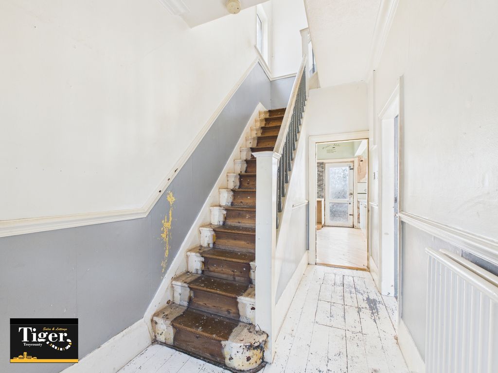 Property photo 2 of 11 Cam03440G0-Pr0504-Still001