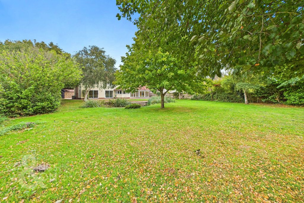 Property photo 2 of 32