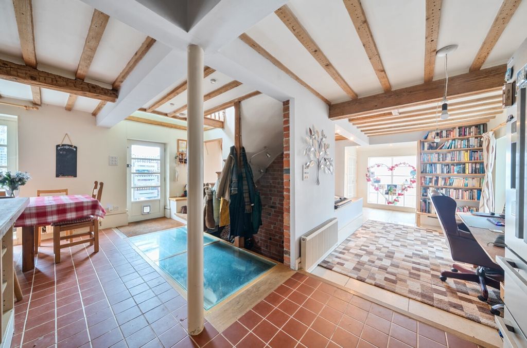 Property photo 2 of 35 1403316-32-6978A9d92A837-Arw-1