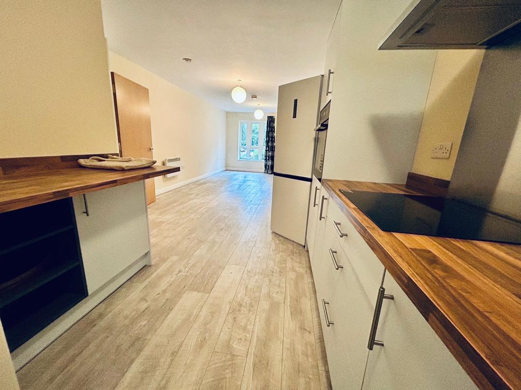 Property photo 3 of 7 Kitchen